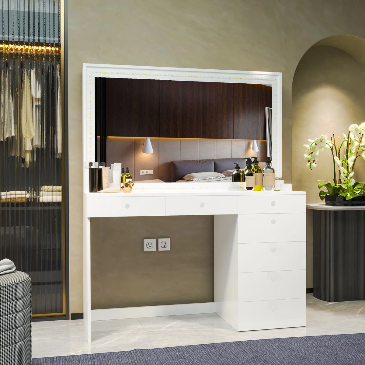 White Painted Vanity Table with LED Lights T835