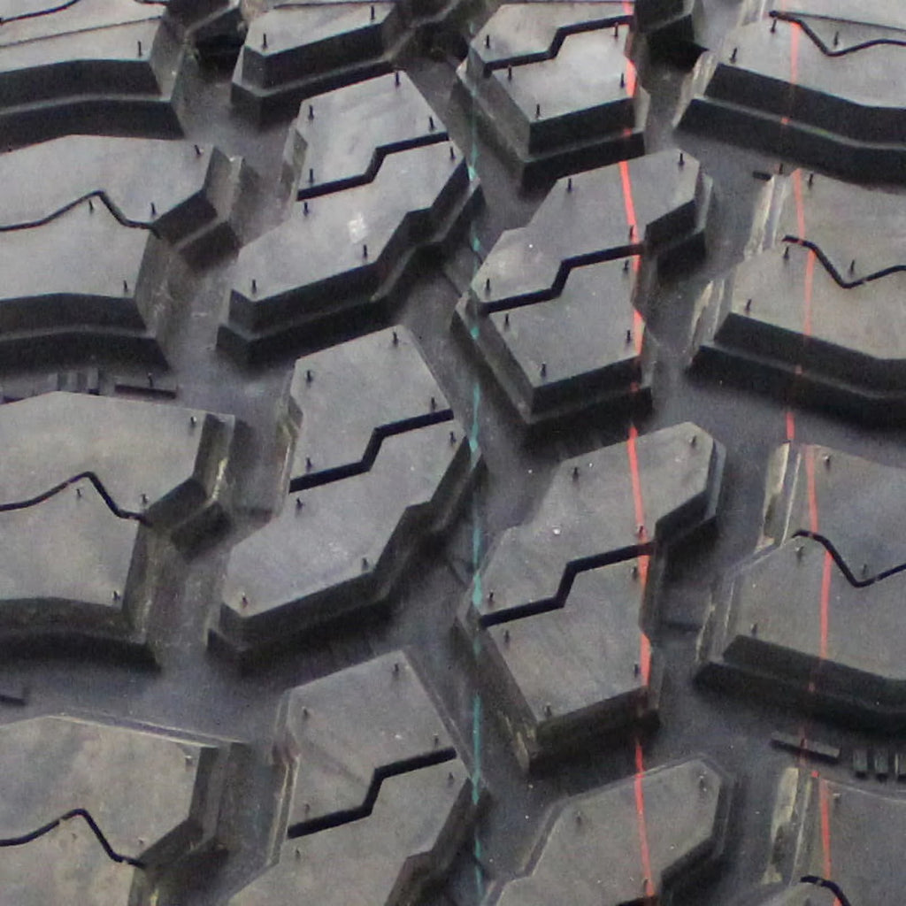 Mud Terrain Light Truck Tire LT275/65R18 W4298