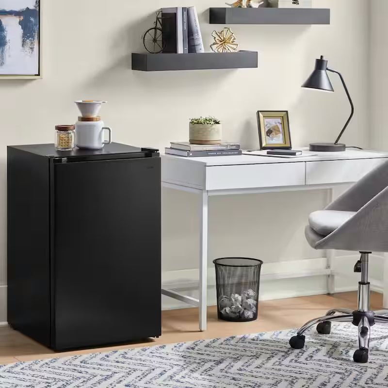 Mini Refrigerator in Black U1064