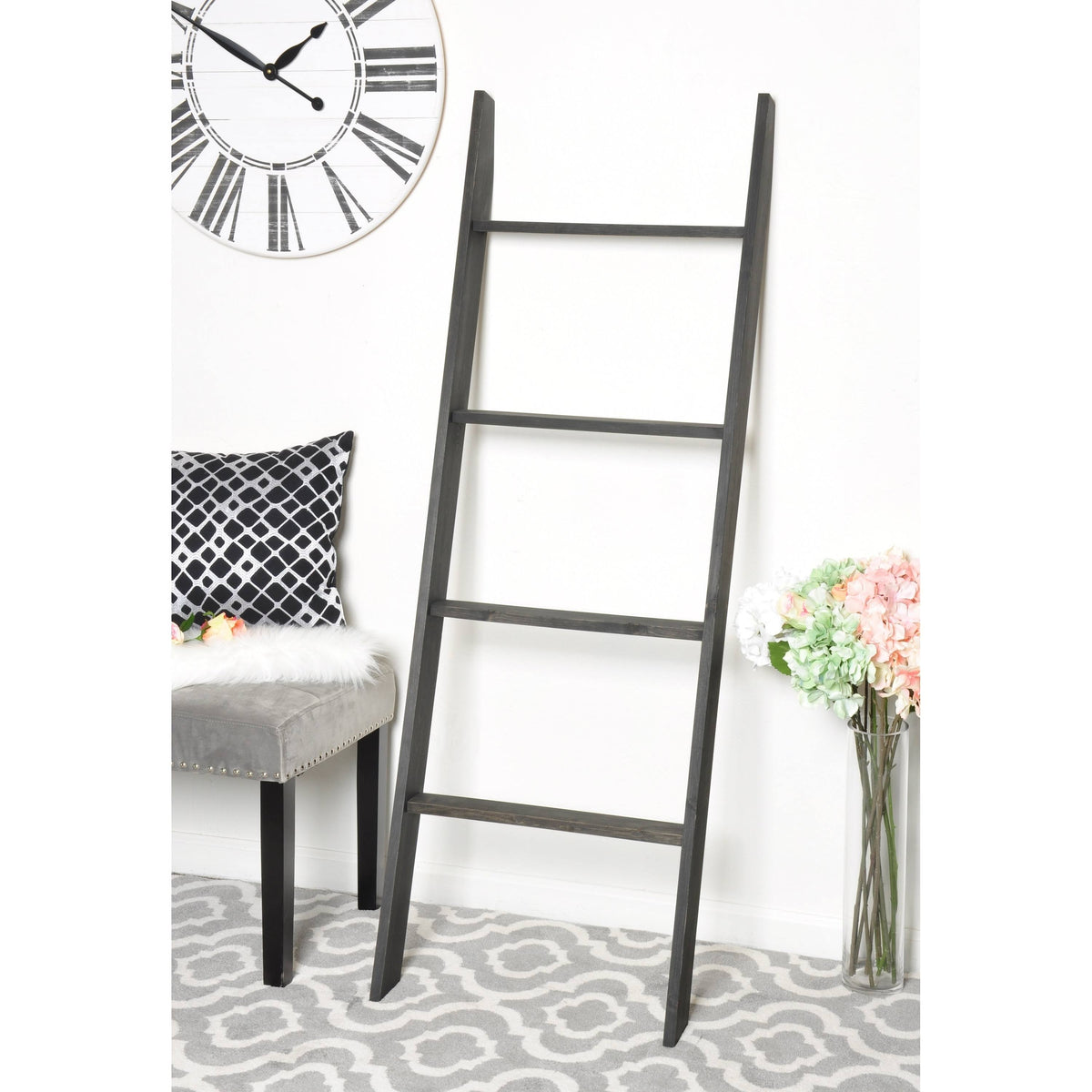 Black Blanket Ladder U28242