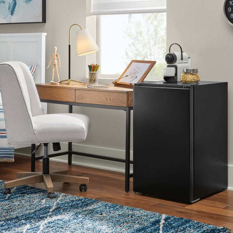 Mini Refrigerator in Black U1064