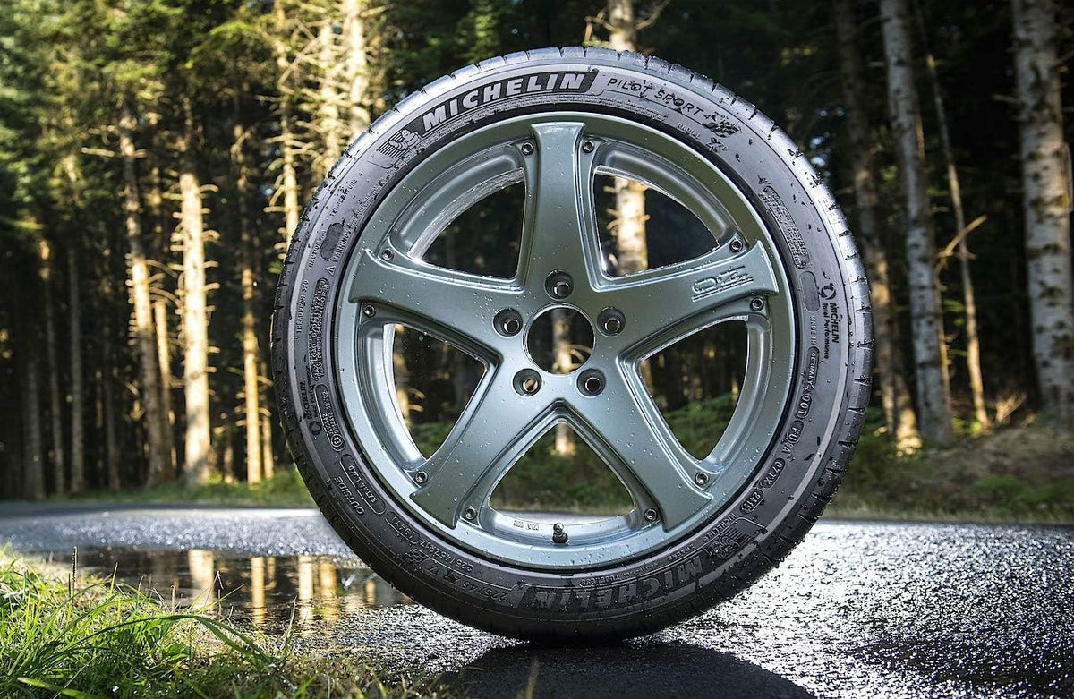 Summer Radial Car Tire 265/35ZR18/XL (97Y) T220