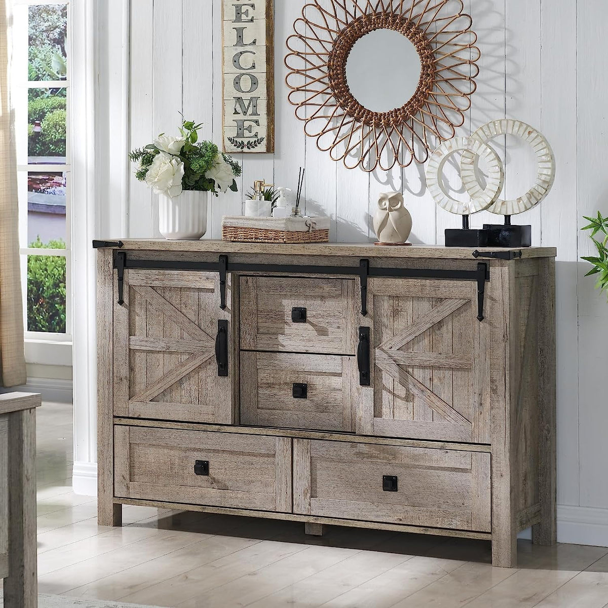 White 4 Drawer Dresser with Barn Door Q54680